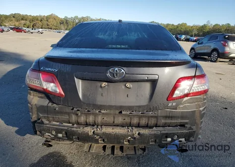 2011 Toyota Camry Base z USA, uszkodzony, nr VIN 4T1BF3EK9BU206069